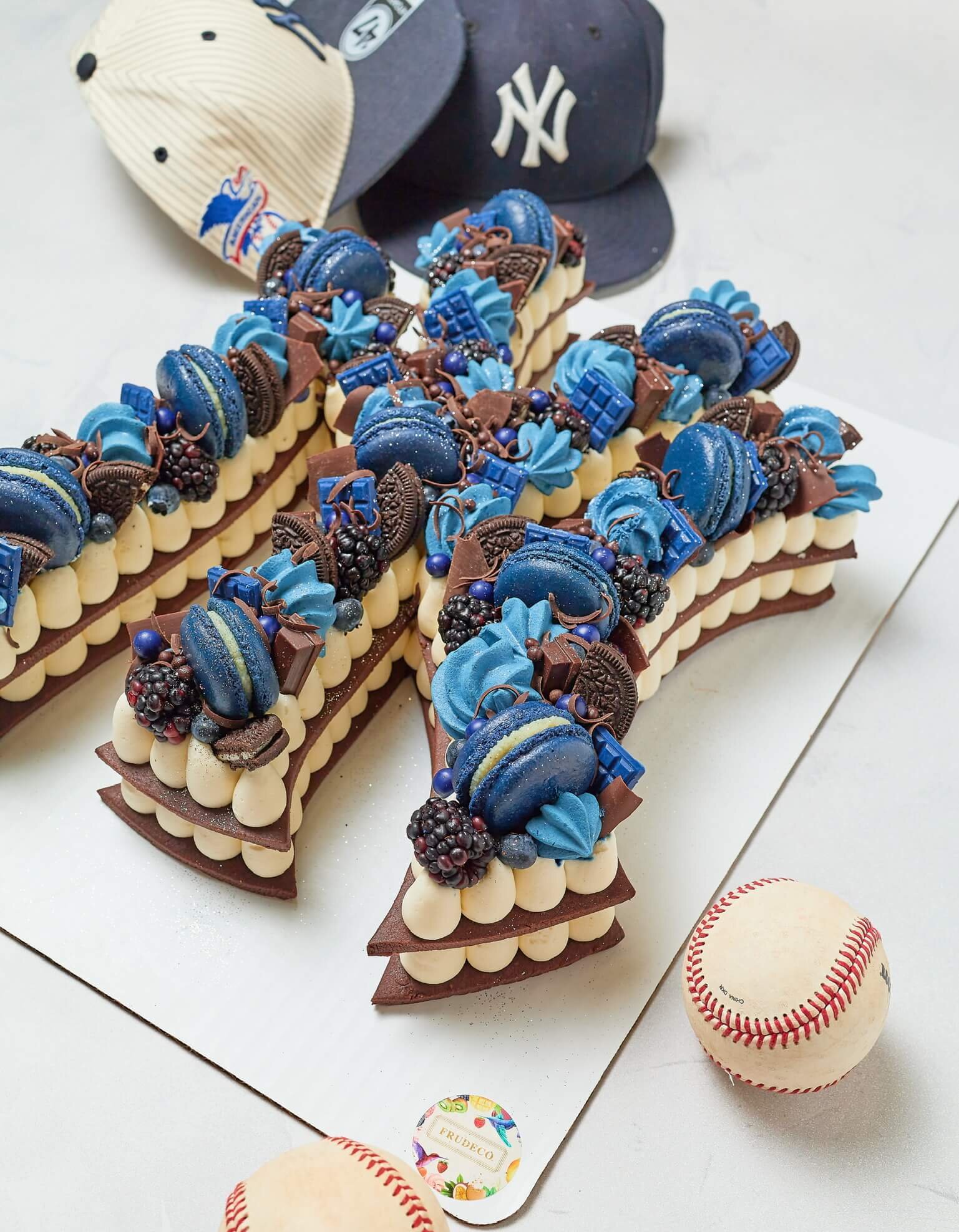 LARGE NY YANKEES LOGO - Baseball Cake up to 20 servings (18.5x12